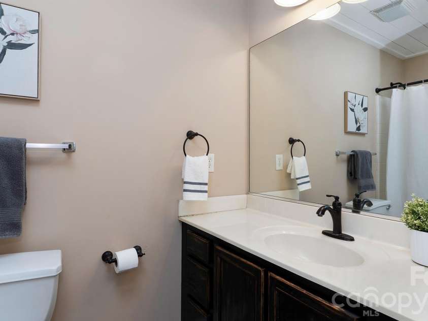 609 Forest Ridge Road, Kannapolis, NC 28083.  MLS# CAR4389499, YatesRealty ID 28064. 