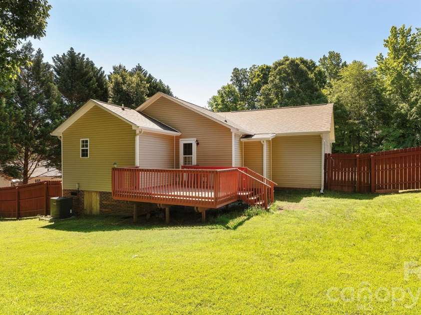 609 Forest Ridge Road, Kannapolis, NC 28083.  MLS# CAR4389499, YatesRealty ID 28064. Great backyard with privacy fence