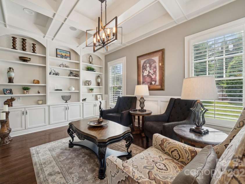 2145 Foxcroft Woods Lane, Charlotte, NC 28211.  MLS# CAR4284470, YatesRealty ID 28065. 