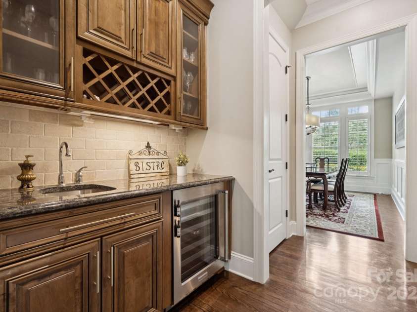 2145 Foxcroft Woods Lane, Charlotte, NC 28211.  MLS# CAR4284470, YatesRealty ID 28065. 