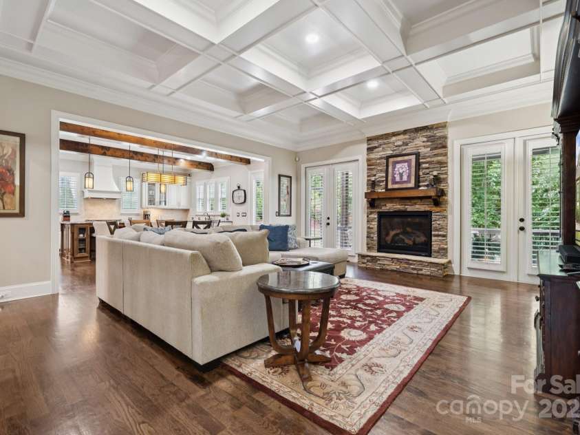 2145 Foxcroft Woods Lane, Charlotte, NC 28211.  MLS# CAR4284470, YatesRealty ID 28065. 