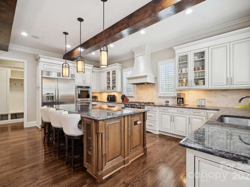2145 Foxcroft Woods Lane, Charlotte, NC 28211.  MLS# CAR4284470, YatesRealty ID 28065. 