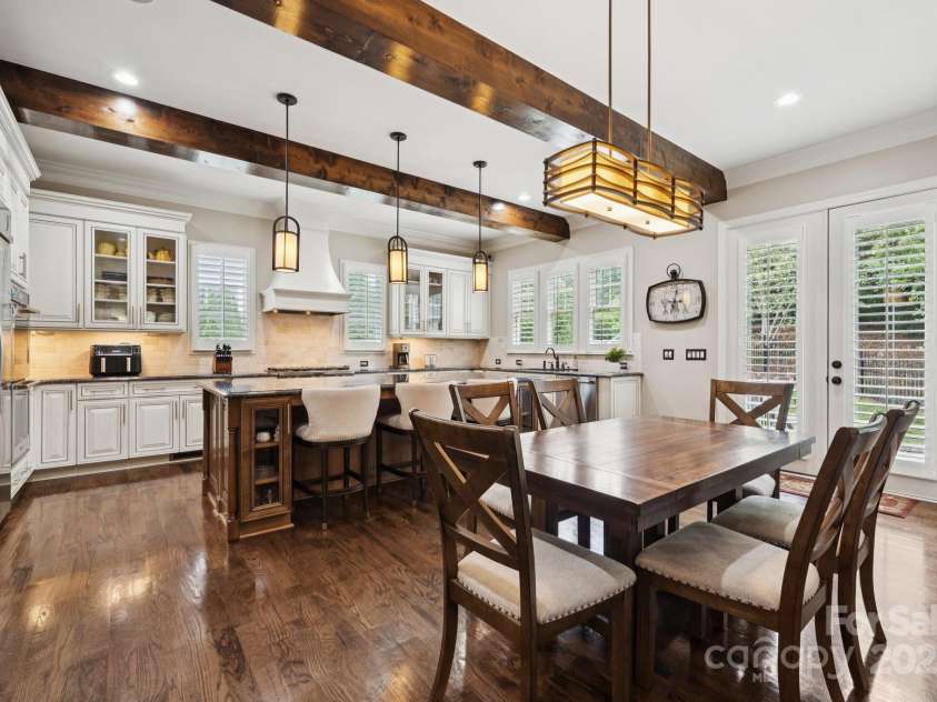 2145 Foxcroft Woods Lane, Charlotte, NC 28211.  MLS# CAR4284470, YatesRealty ID 28065. 