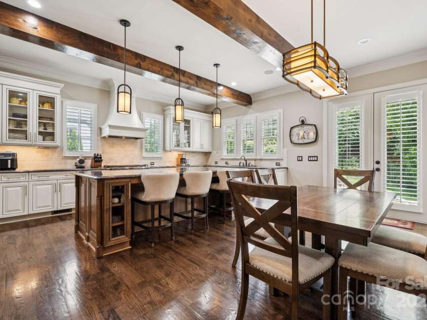2145 Foxcroft Woods Lane, Charlotte, NC 28211.  MLS# CAR4284470, YatesRealty ID 28065. 