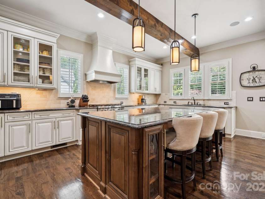 2145 Foxcroft Woods Lane, Charlotte, NC 28211.  MLS# CAR4284470, YatesRealty ID 28065. 