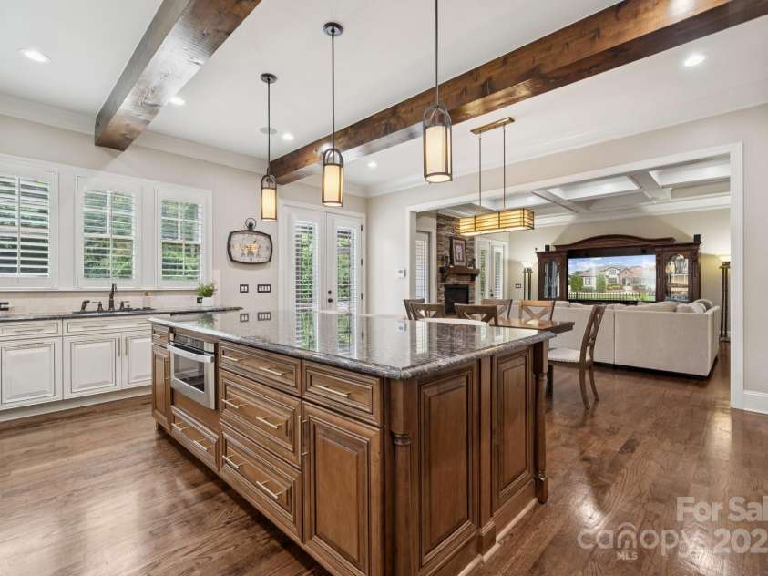 2145 Foxcroft Woods Lane, Charlotte, NC 28211.  MLS# CAR4284470, YatesRealty ID 28065. 