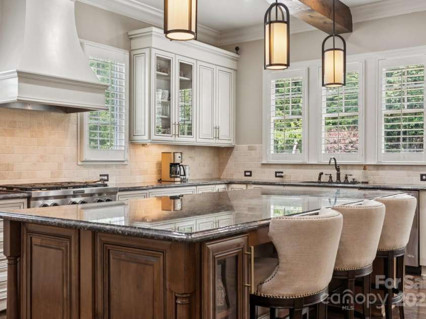 2145 Foxcroft Woods Lane, Charlotte, NC 28211.  MLS# CAR4284470, YatesRealty ID 28065. 