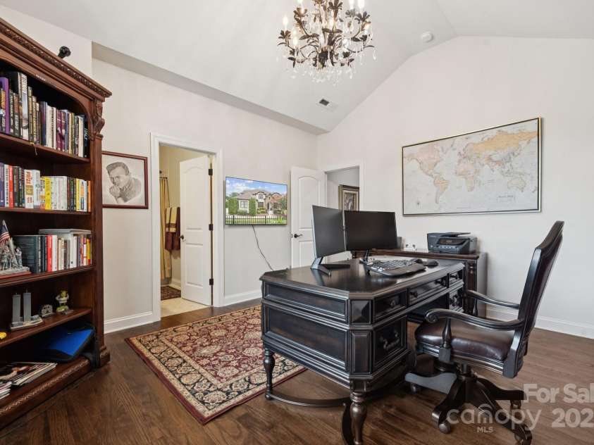 2145 Foxcroft Woods Lane, Charlotte, NC 28211.  MLS# CAR4284470, YatesRealty ID 28065. 