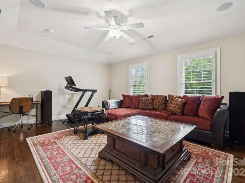 2145 Foxcroft Woods Lane, Charlotte, NC 28211.  MLS# CAR4284470, YatesRealty ID 28065. 