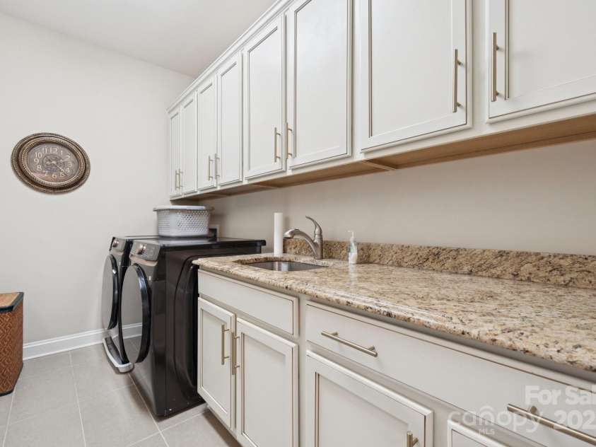 2145 Foxcroft Woods Lane, Charlotte, NC 28211.  MLS# CAR4284470, YatesRealty ID 28065. 