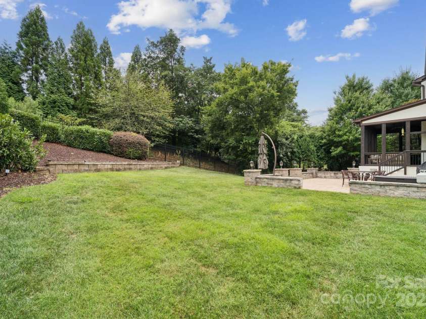 2145 Foxcroft Woods Lane, Charlotte, NC 28211.  MLS# CAR4284470, YatesRealty ID 28065. 