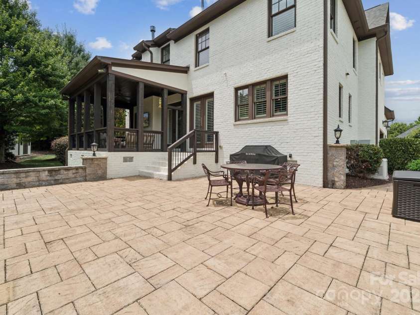 2145 Foxcroft Woods Lane, Charlotte, NC 28211.  MLS# CAR4284470, YatesRealty ID 28065. 