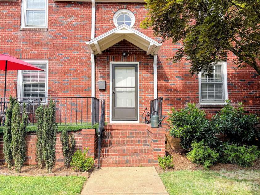 416 Race Street, Statesville, NC 28677.  MLS# CAR4359159, YatesRealty ID 28065. 