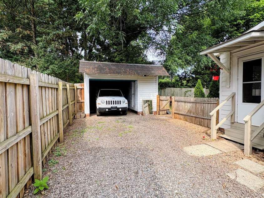 416 Race Street, Statesville, NC 28677.  MLS# CAR4359159, YatesRealty ID 28065. 