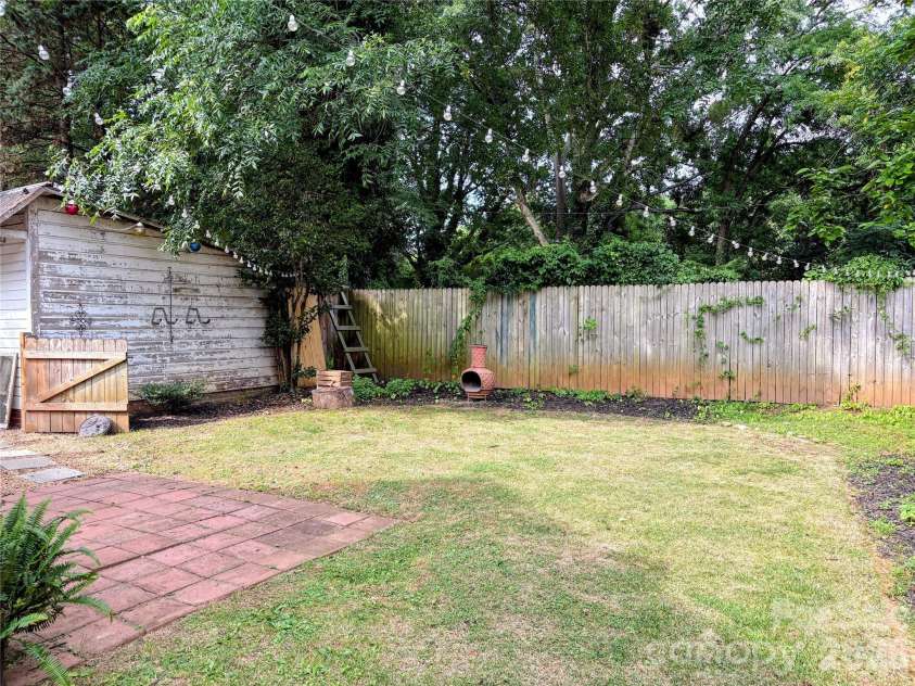416 Race Street, Statesville, NC 28677.  MLS# CAR4359159, YatesRealty ID 28065. 