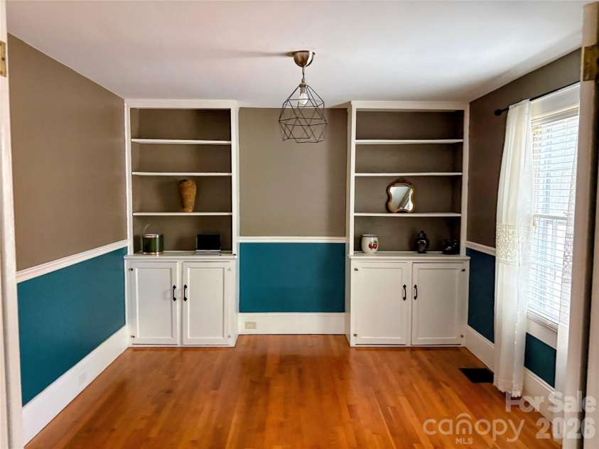 416 Race Street, Statesville, NC 28677.  MLS# CAR4359159, YatesRealty ID 28065. 