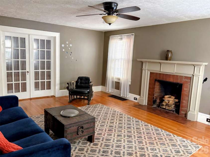 416 Race Street, Statesville, NC 28677.  MLS# CAR4359159, YatesRealty ID 28065. 