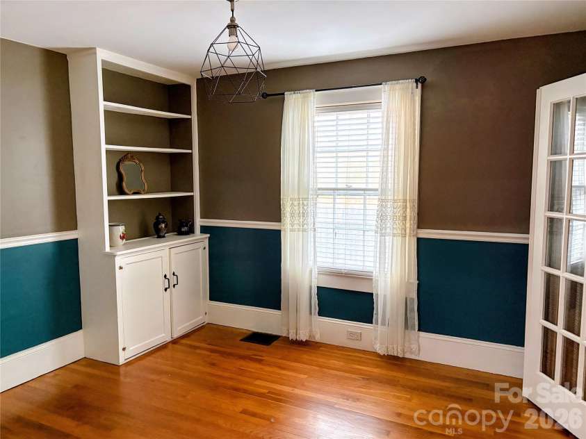 416 Race Street, Statesville, NC 28677.  MLS# CAR4359159, YatesRealty ID 28065. 