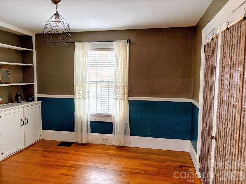 416 Race Street, Statesville, NC 28677.  MLS# CAR4359159, YatesRealty ID 28065. 