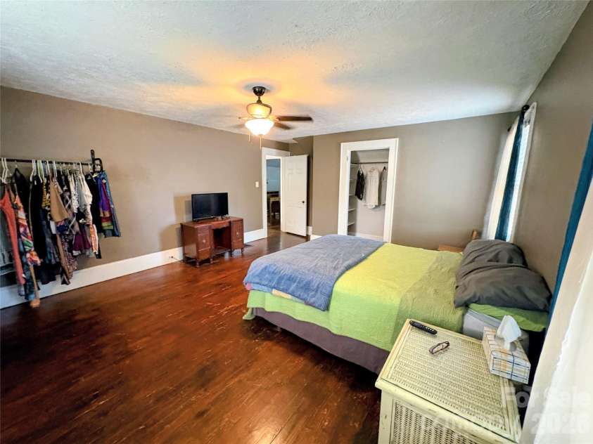 416 Race Street, Statesville, NC 28677.  MLS# CAR4359159, YatesRealty ID 28065. 