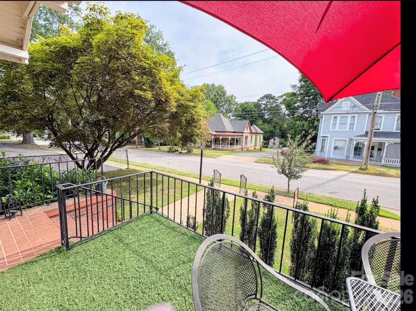 416 Race Street, Statesville, NC 28677.  MLS# CAR4359159, YatesRealty ID 28065. 
