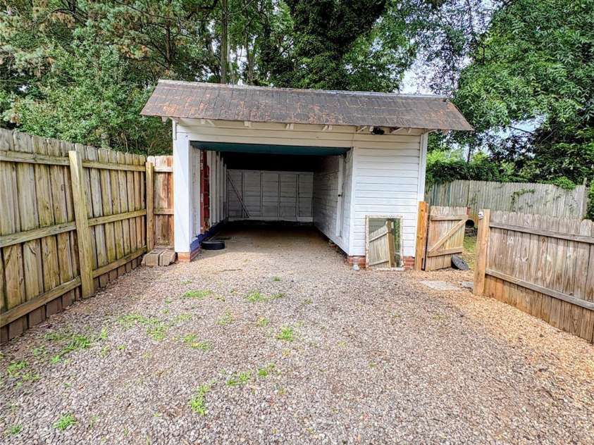 416 Race Street, Statesville, NC 28677.  MLS# CAR4359159, YatesRealty ID 28065. 