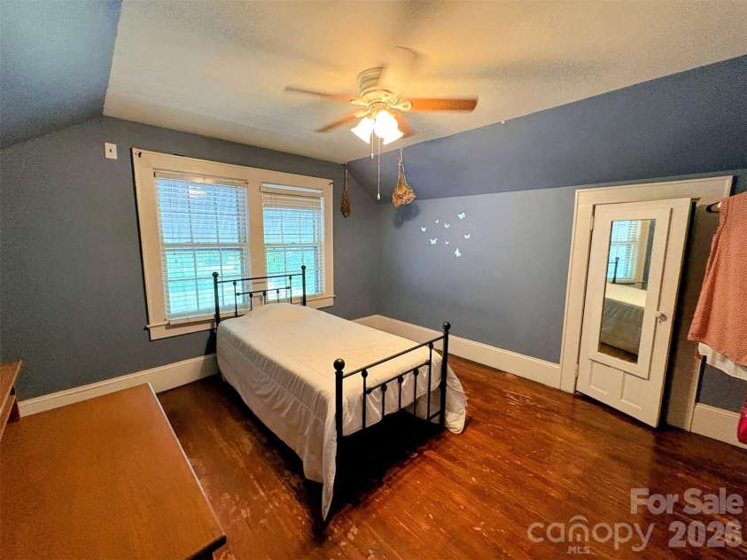 416 Race Street, Statesville, NC 28677.  MLS# CAR4359159, YatesRealty ID 28065. 