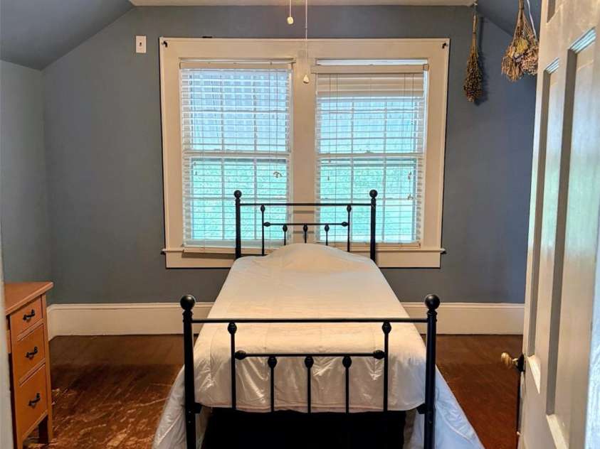 416 Race Street, Statesville, NC 28677.  MLS# CAR4359159, YatesRealty ID 28065. 