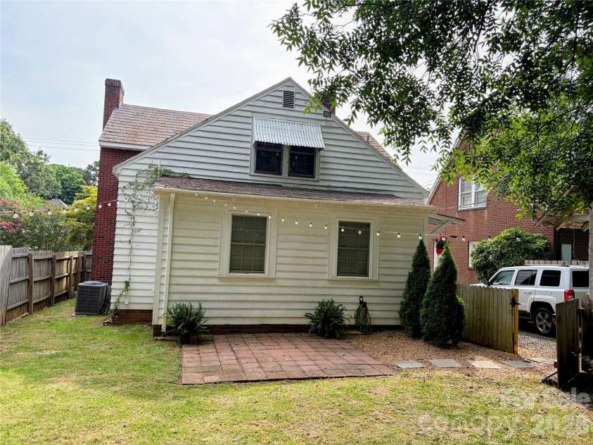 416 Race Street, Statesville, NC 28677.  MLS# CAR4359159, YatesRealty ID 28065. 