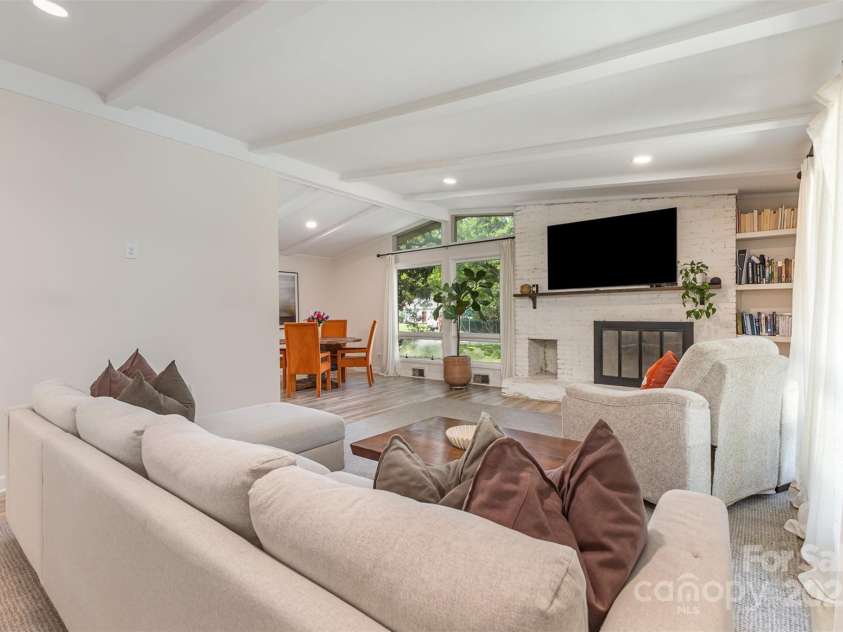 747 Saint Michaels Lane, Gastonia, NC 28052.  MLS# CAR4267169, YatesRealty ID 28066. Living Room
