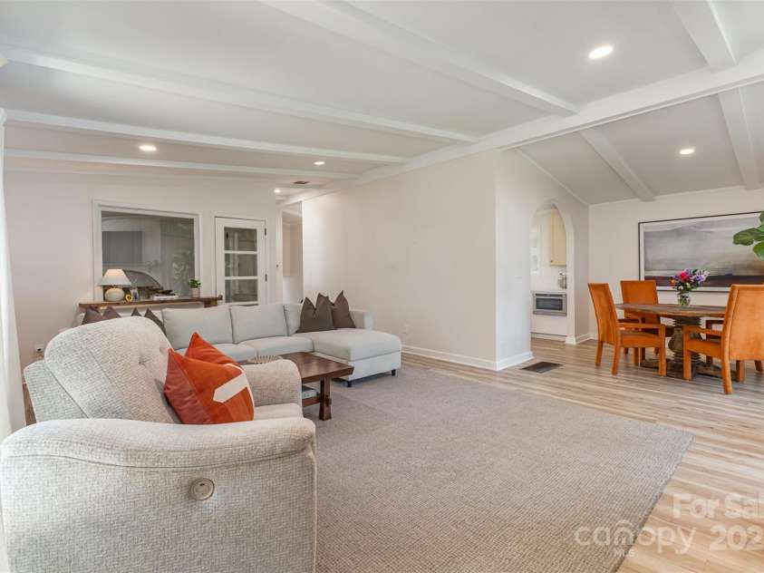747 Saint Michaels Lane, Gastonia, NC 28052.  MLS# CAR4267169, YatesRealty ID 28066. Living Room