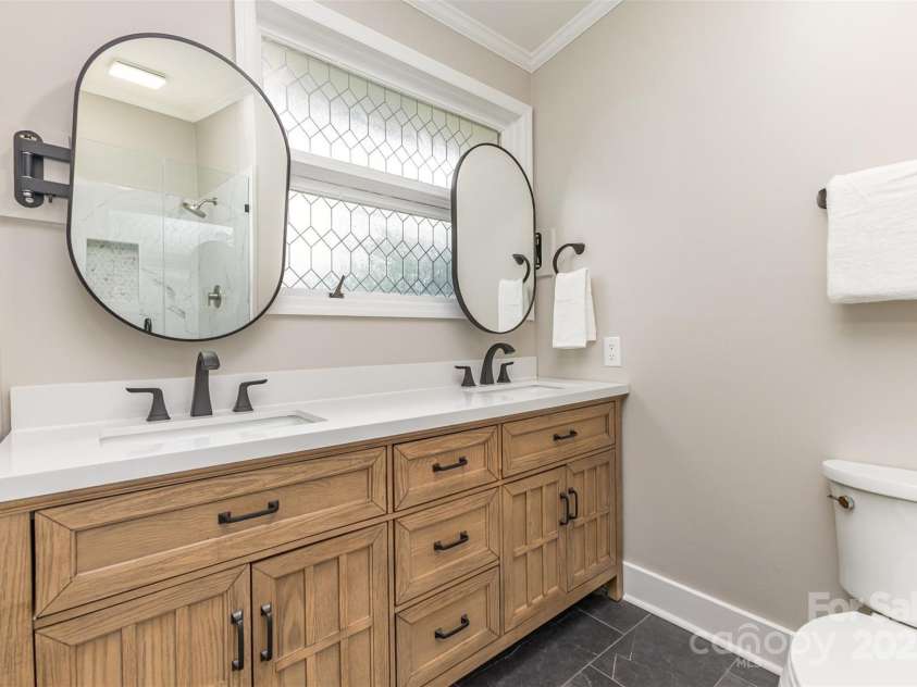 747 Saint Michaels Lane, Gastonia, NC 28052.  MLS# CAR4267169, YatesRealty ID 28066. Primary Ensuite Bath