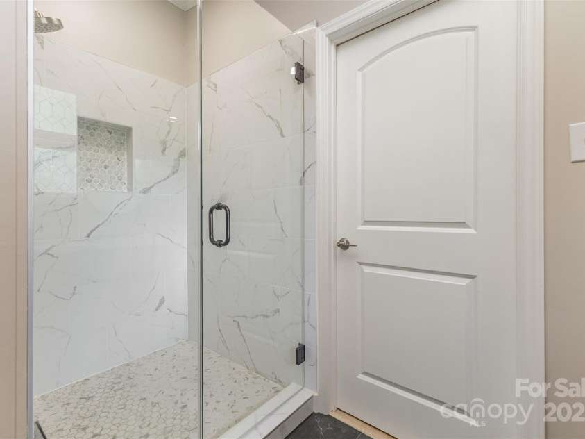 747 Saint Michaels Lane, Gastonia, NC 28052.  MLS# CAR4267169, YatesRealty ID 28066. Primary Ensuite Bath