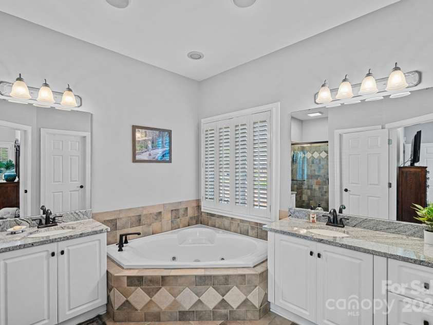 343 Gringley Hill Road, Fort Mill, SC 29708.  MLS# CAR4274138, YatesRealty ID 28068. Primary Bathroom