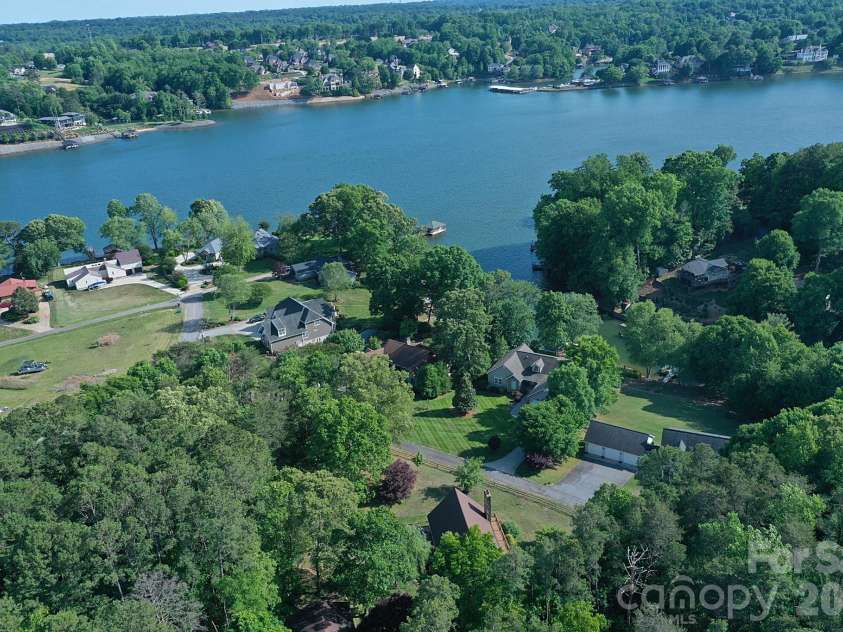 86 King Arthurs Court, Hickory, NC 28601.  MLS# CAR4376018, YatesRealty ID 28068. 