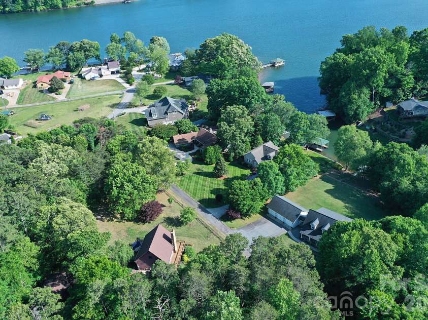 86 King Arthurs Court, Hickory, NC 28601.  MLS# CAR4376018, YatesRealty ID 28068. 