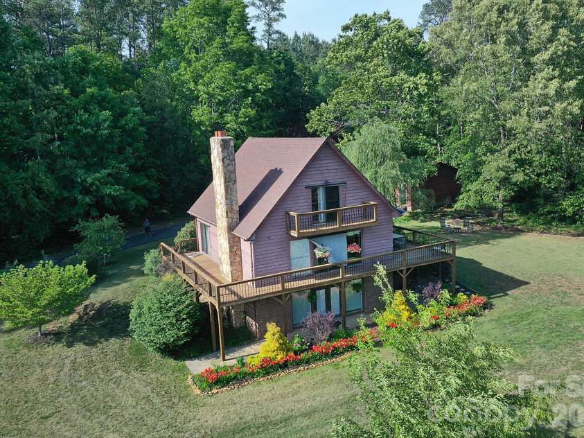 86 King Arthurs Court, Hickory, NC 28601.  MLS# CAR4376018, YatesRealty ID 28068. 