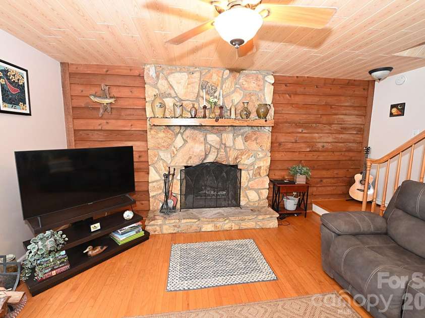 86 King Arthurs Court, Hickory, NC 28601.  MLS# CAR4376018, YatesRealty ID 28068. 