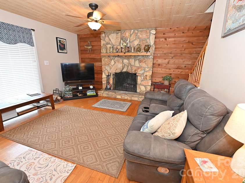 86 King Arthurs Court, Hickory, NC 28601.  MLS# CAR4376018, YatesRealty ID 28068. 