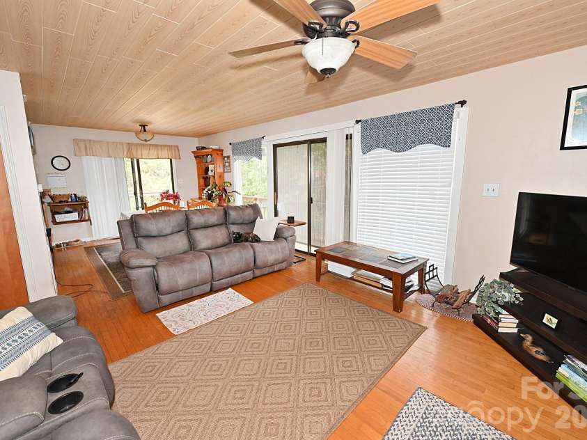 86 King Arthurs Court, Hickory, NC 28601.  MLS# CAR4376018, YatesRealty ID 28068. 