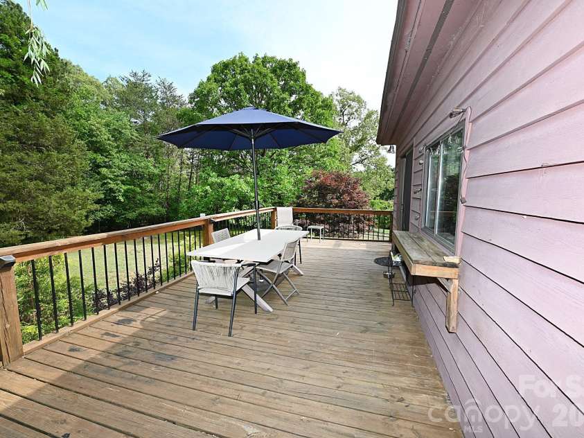 86 King Arthurs Court, Hickory, NC 28601.  MLS# CAR4376018, YatesRealty ID 28068. 