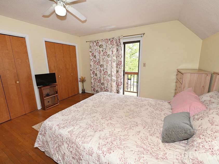 86 King Arthurs Court, Hickory, NC 28601.  MLS# CAR4376018, YatesRealty ID 28068. 