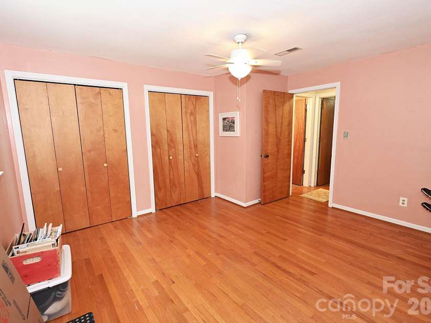 86 King Arthurs Court, Hickory, NC 28601.  MLS# CAR4376018, YatesRealty ID 28068. 