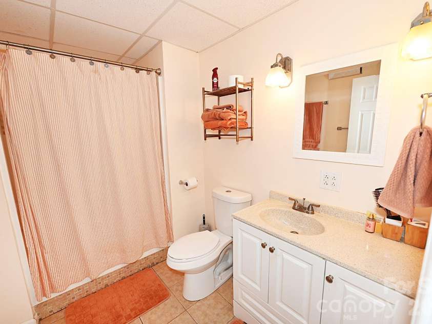 86 King Arthurs Court, Hickory, NC 28601.  MLS# CAR4376018, YatesRealty ID 28068. 