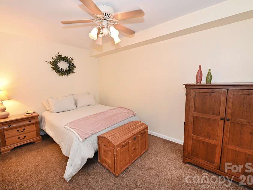 86 King Arthurs Court, Hickory, NC 28601.  MLS# CAR4376018, YatesRealty ID 28068. 