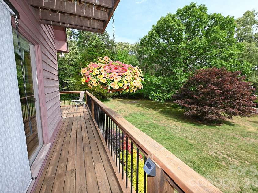 86 King Arthurs Court, Hickory, NC 28601.  MLS# CAR4376018, YatesRealty ID 28068. Side porch 