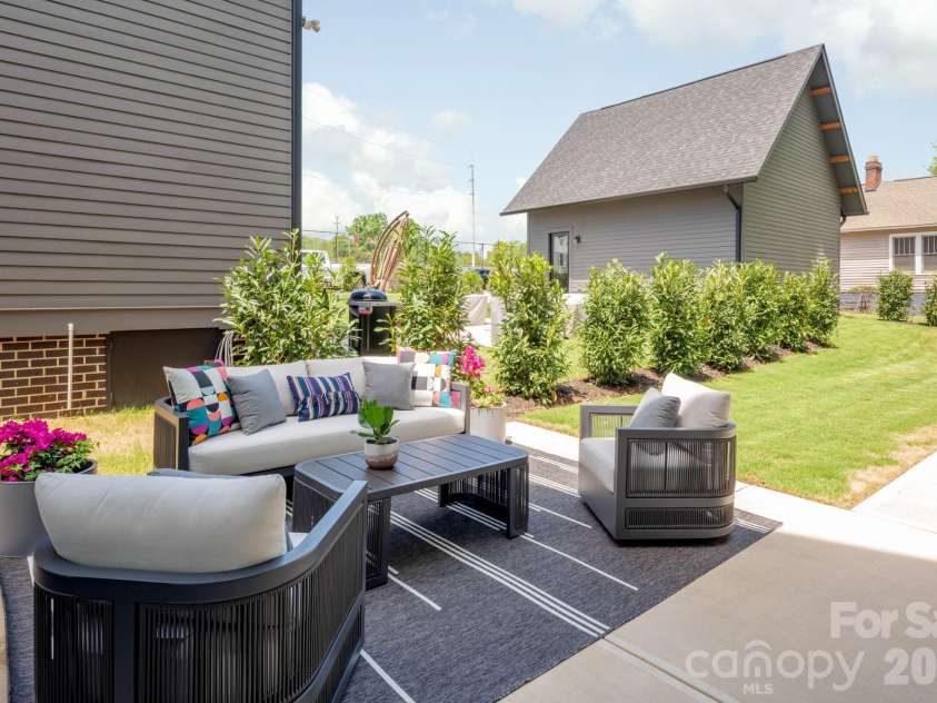 2026 Washington Avenue, Charlotte, NC 28216.  MLS# CAR4378553, YatesRealty ID 28069. 