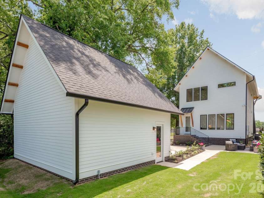 2026 Washington Avenue, Charlotte, NC 28216.  MLS# CAR4378553, YatesRealty ID 28069. 