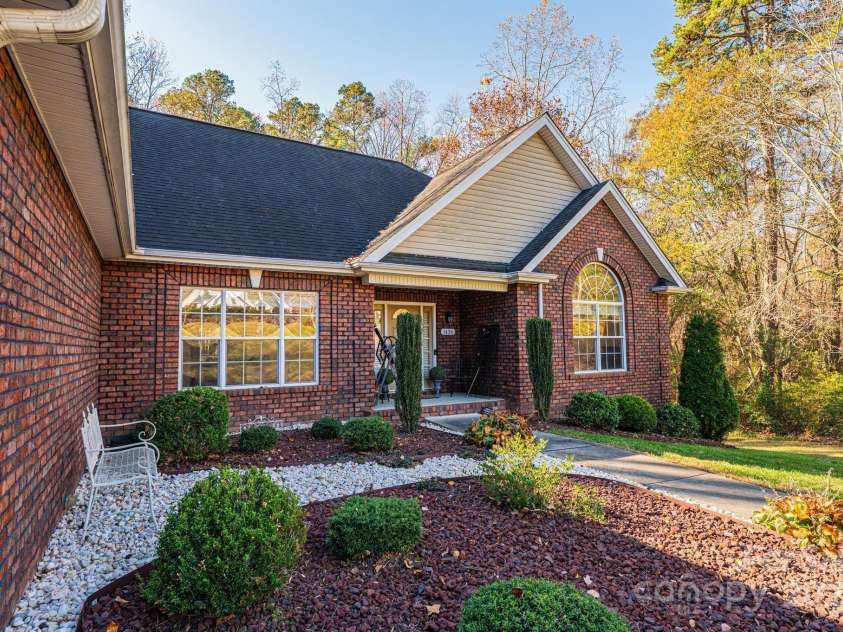 1436 20th Avenue Place, Hickory, NC 28601.  MLS# CAR4324813, YatesRealty ID 2807. 