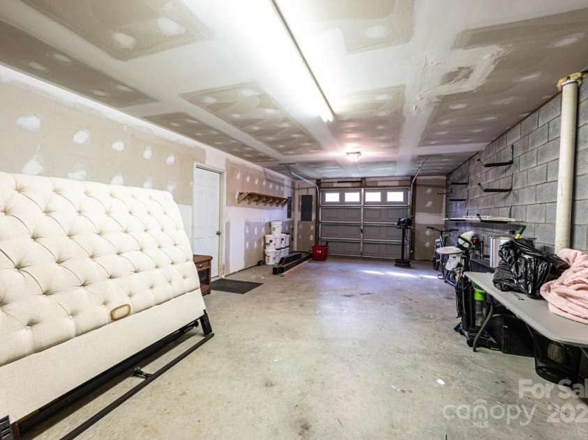 1436 20th Avenue Place, Hickory, NC 28601.  MLS# CAR4324813, YatesRealty ID 2807. Basement Garage